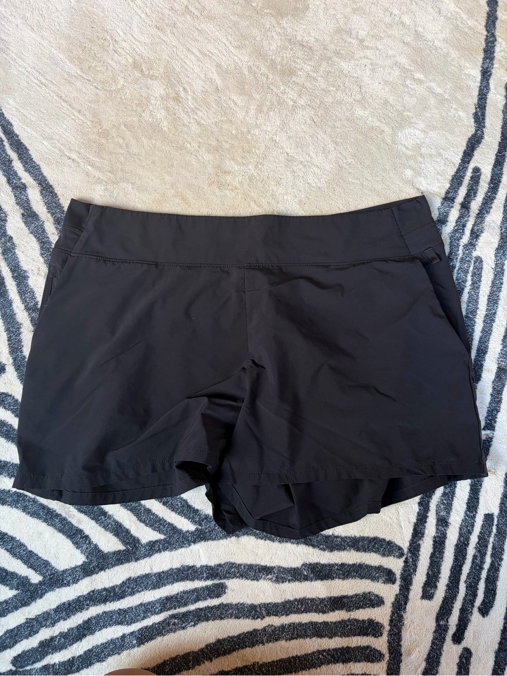 Athleta Brooklyn Black Stretch Travel Shorts Women’s Size 18
